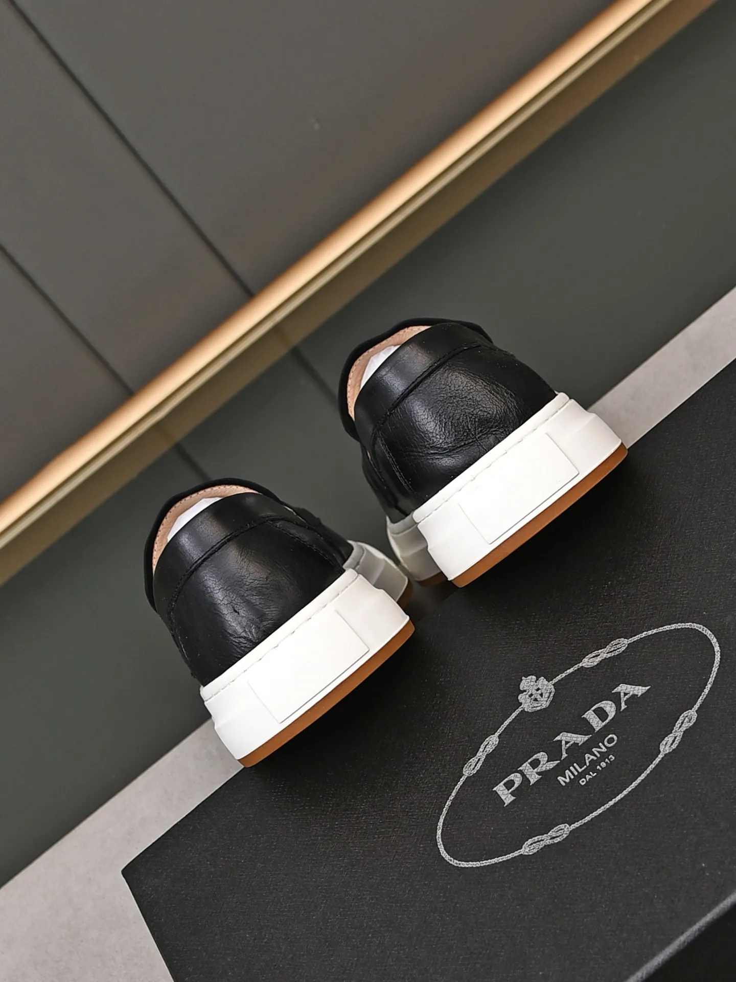 👟👟👟Men's Men's Shoes💰P440 [Top Cowhide]🆕🔥New Updates🔥👟PRADA (Prada) new products are released, imported soft cowhide, fashionable to allow air to penetrate the entire shoe, Niu B's shoes [strong] bring an extremely comfortable and breathable feeling! Beautiful inside and out! Exquisite workmanship, top-grade cowhide material, 😌Size: 38~44, single color choice.